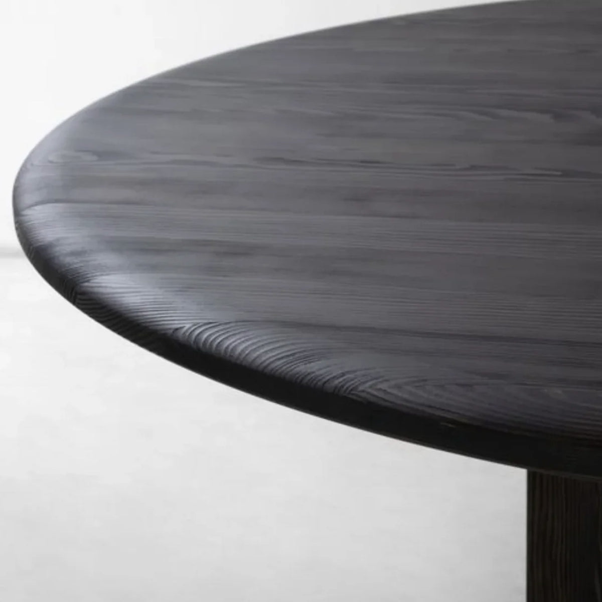 Mesa de comedor Faifo — District Eight — vista 2