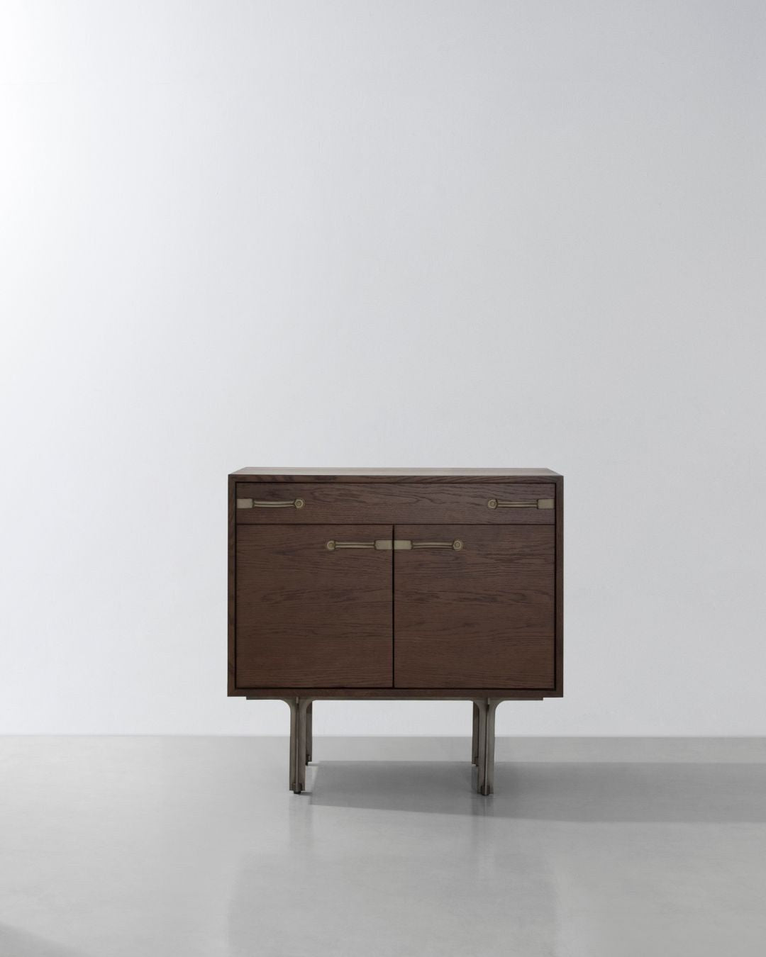Mueble auxiliar Tote — District Eight
